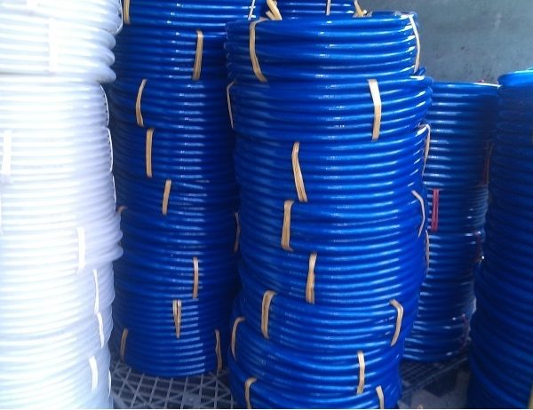 ong nhua deo luoi dan nuoc 600x462 1